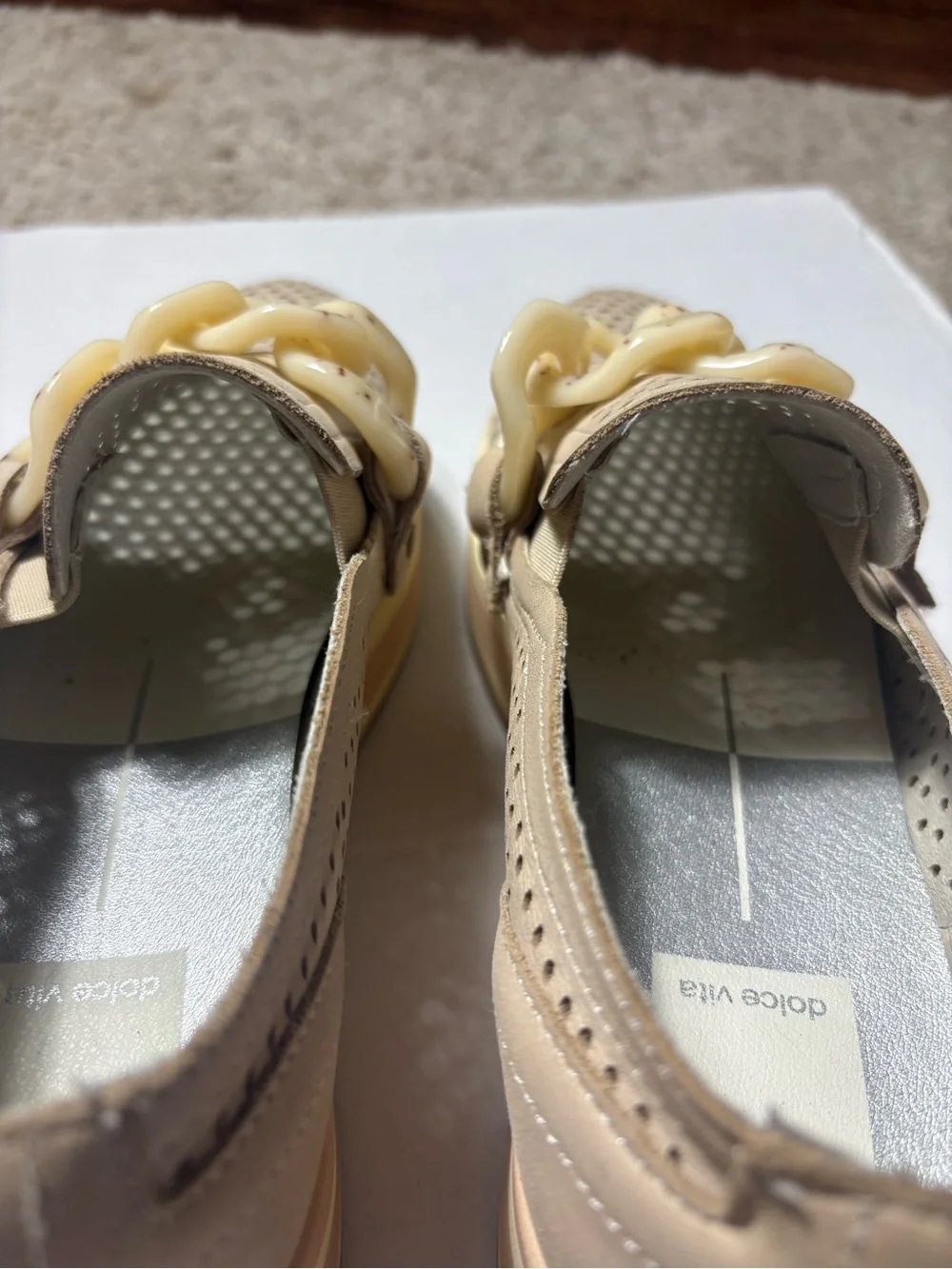 Dolce Vita Jhenee Women Sz 7.5  leather Platform Slip-On Sneakers  Chain Accent